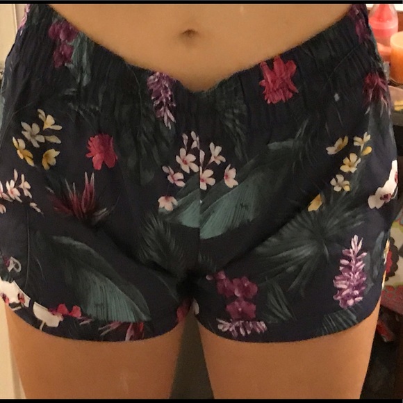 Gap Athletica Dri Fit Shorts - Picture 2 of 7